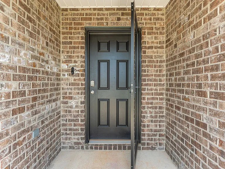 5092 Gaineswood Dr — Photo 3