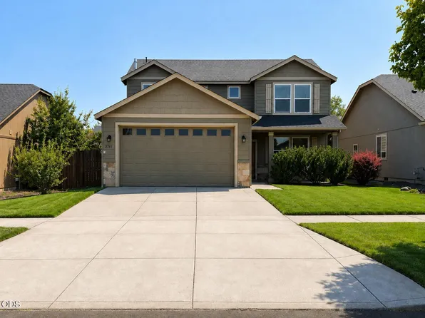 2781 NE Spring Water Pl, Bend, OR 97701