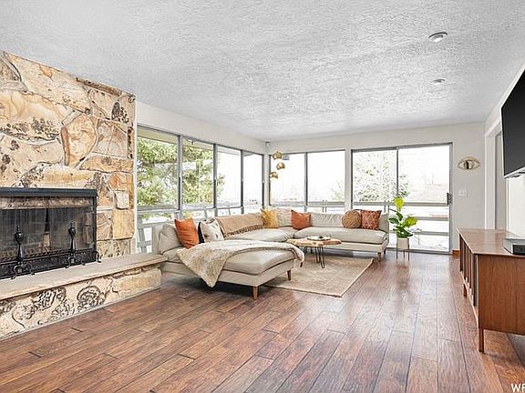 3rd image of 3261 Meadowbrook Dr
