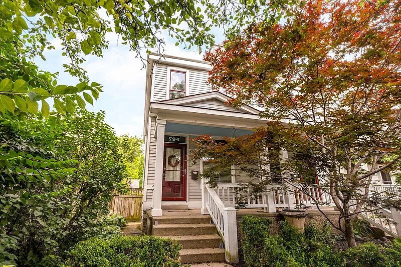 794 Hamlet St