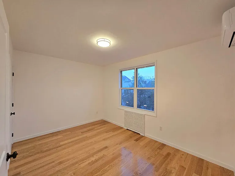 12 Grimsby St #2A — Photo 16