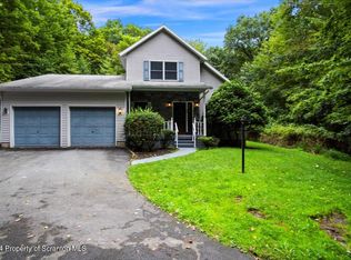 925 Apple Tree Rd, Pittston, PA 18643