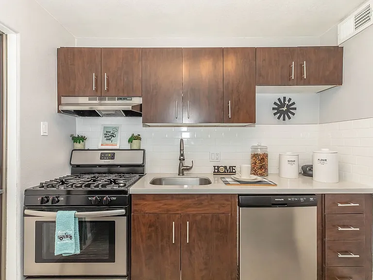 The Wexler Apartments — Photo 41