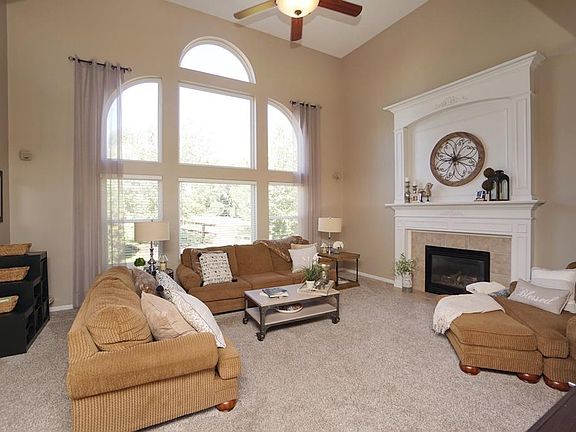 4th image of 6573 Holly Hill Ln