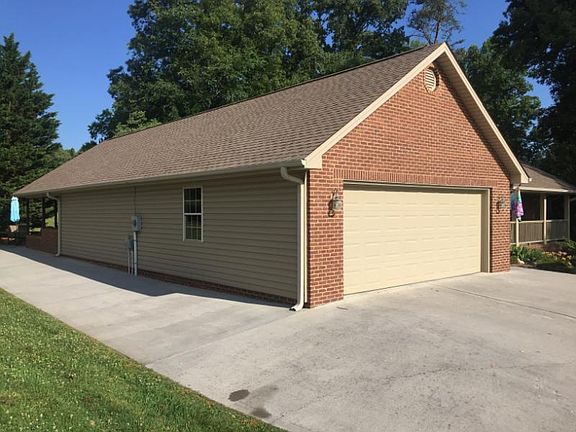 3rd image of 214 Chapman Overlook Dr