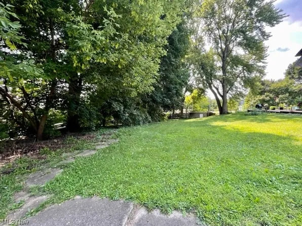 246 Huron St, Barberton, OH 44203