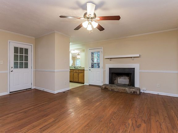 3rd image of 711 Brighton Dr