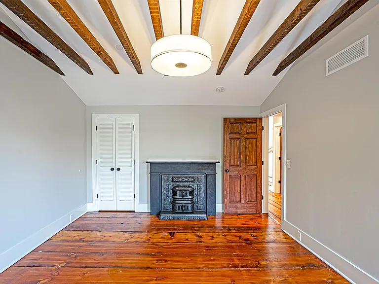 325 D St SE — Photo 53