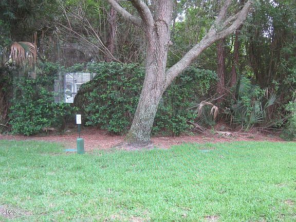 3rd image of 1361 Hampton Park Ln