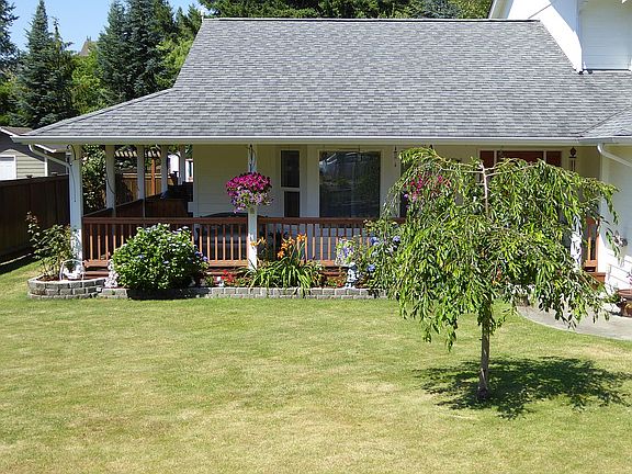 2nd image of 208 Antonie Ave N