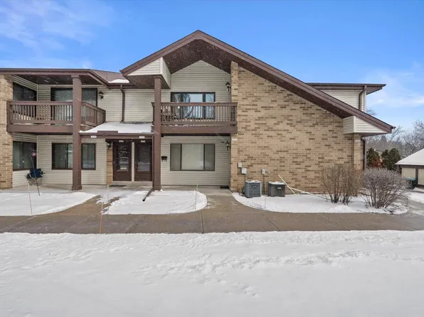 1674 South Coachlight DRIVE, New Berlin, WI 53151