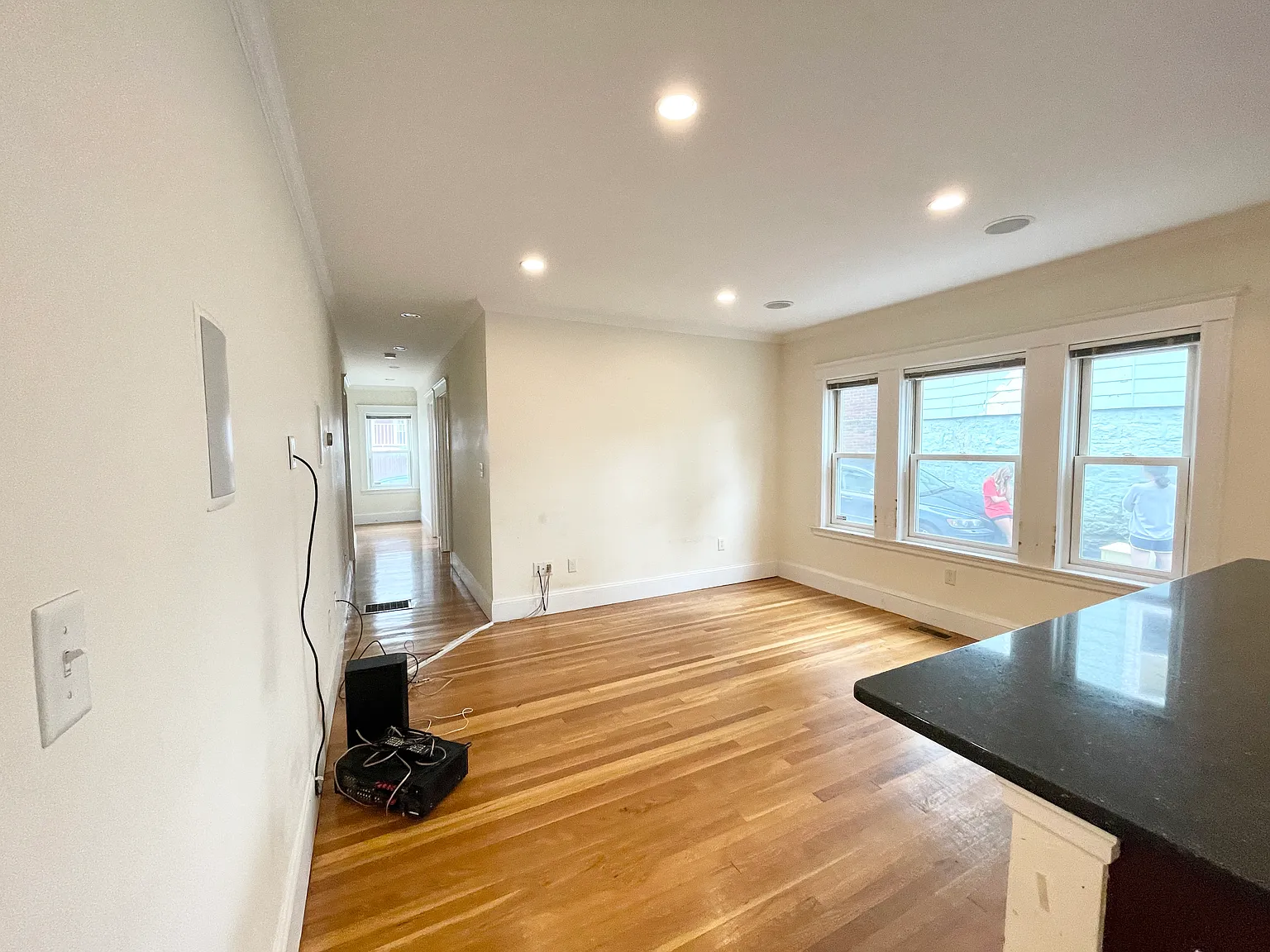 5 bed, 1800 sqft, $8,000 — Photo 2