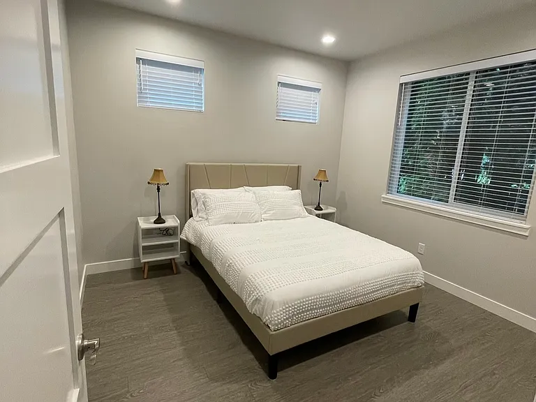 4430 Cable St — Photo 9
