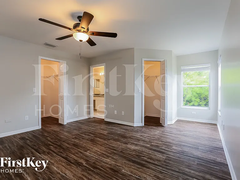 215 Mossrosse St — Photo 8