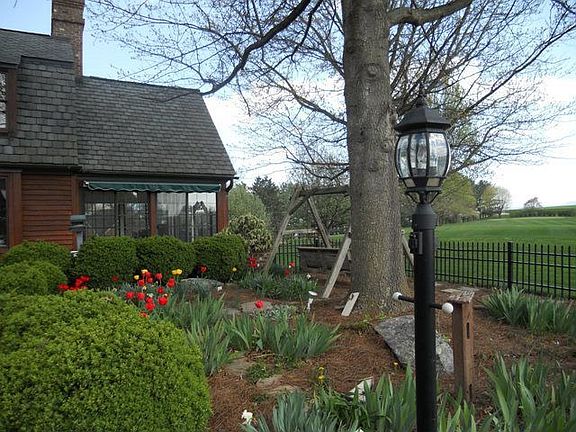 3rd image of 1350 Lakeview Cir
