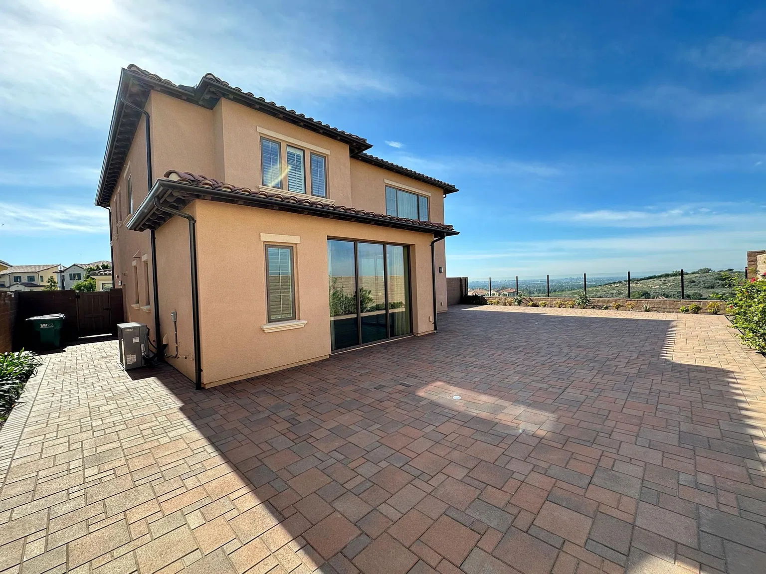 4 bed, 4.5 bath, 3221 sqft, $11,000 — Photo 2