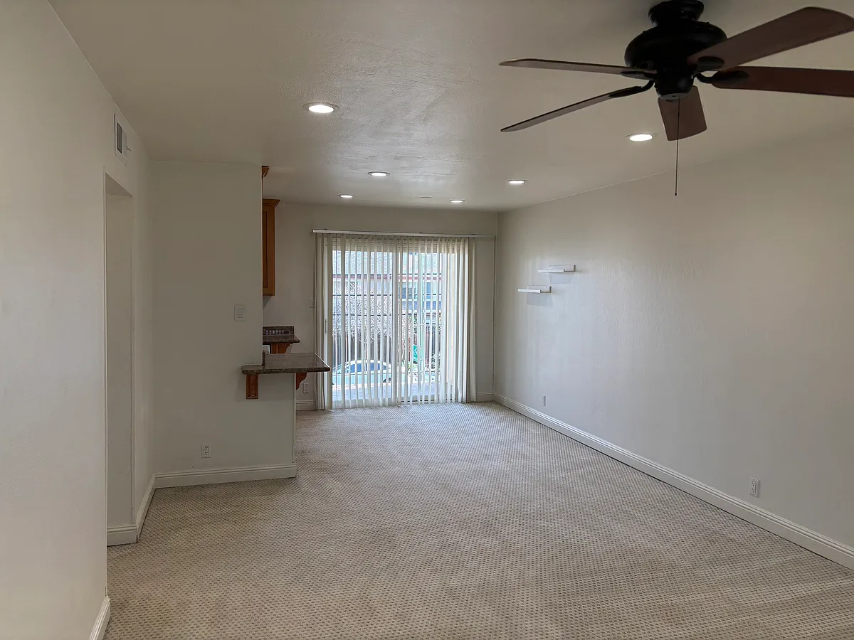 Building Photo - 1357 Phelps Ave #10