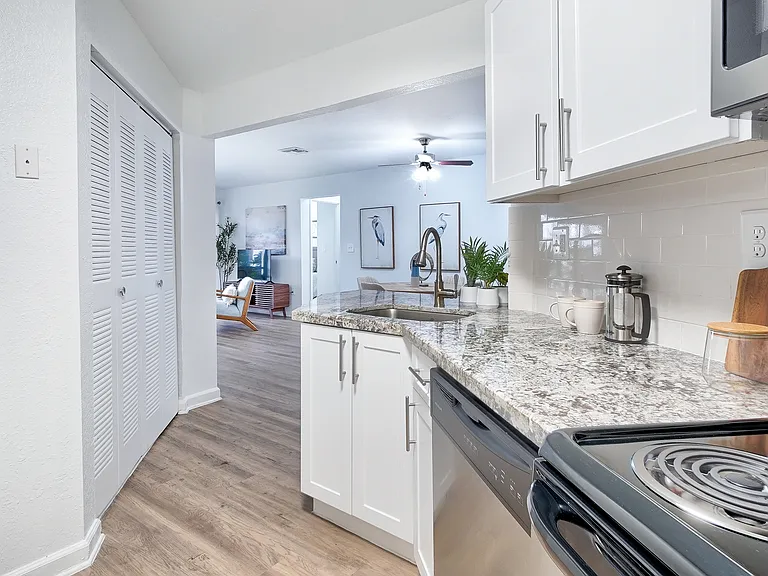 Emerald Palms Apartment Homes — Photo 4