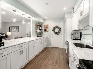 9 Rainbow Pond Dr APT 2, Walpole, MA 02081