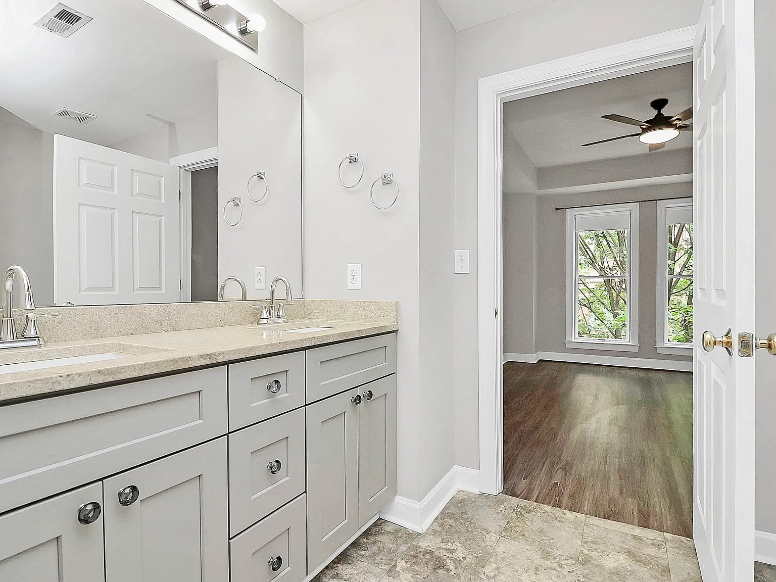 718 West Trade Street #409 - Yancey - 409 — Photo 4