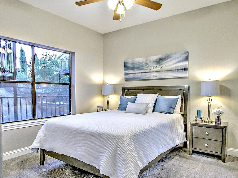 Towne Square Condos — Photo 13