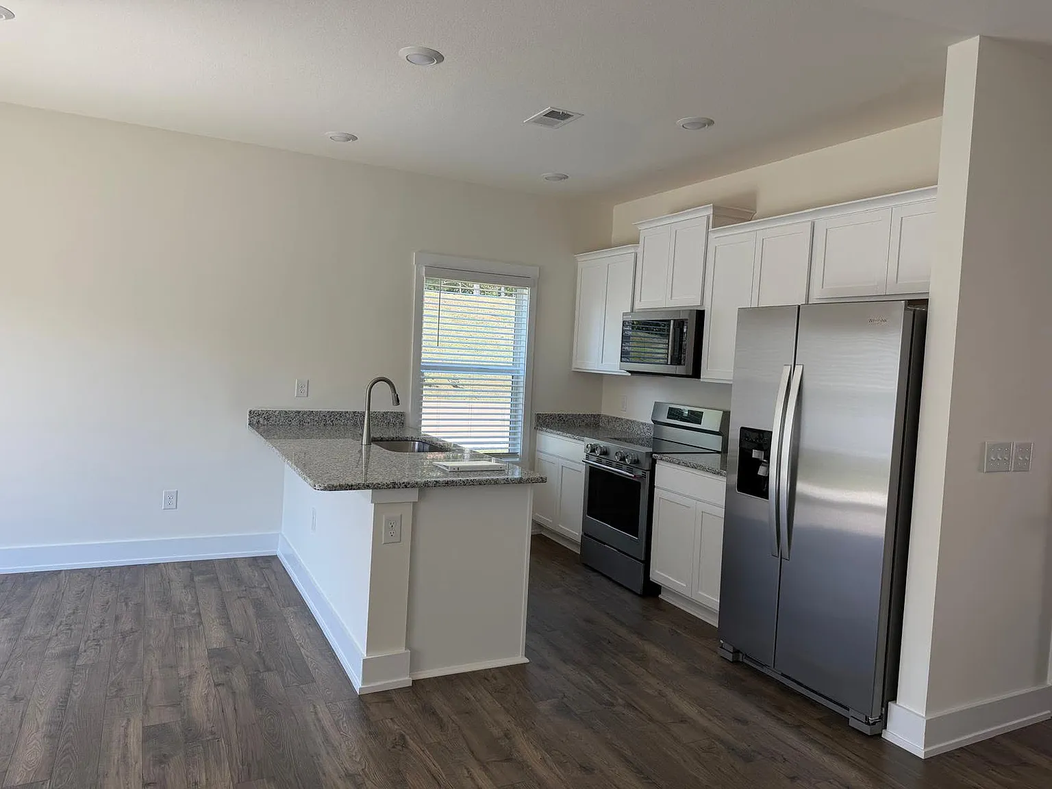 3 bed, 2.5 bath, 1381 sqft, $2,500 — Photo 4