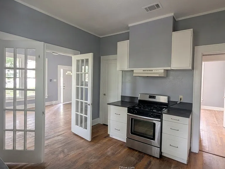 401 W Saint Elmo Rd #A — Photo 9