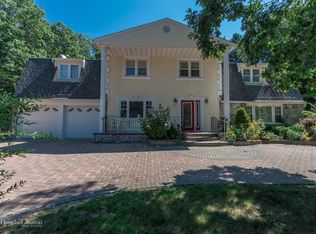 17 Old Rd, Kings Park, NY 11754