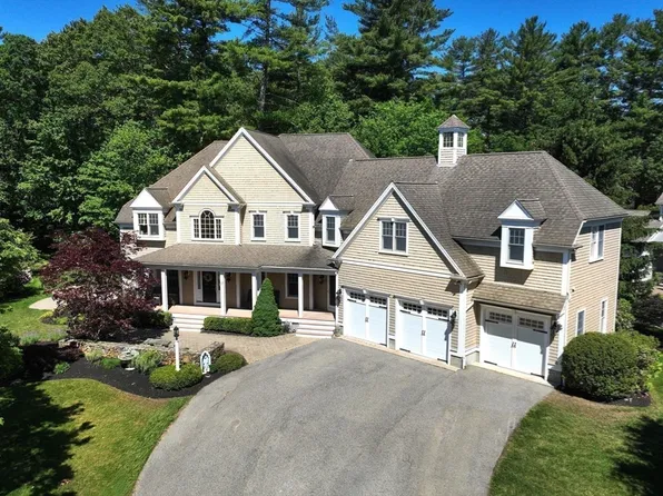 17 Saddle Ln, Hanover, MA 02339