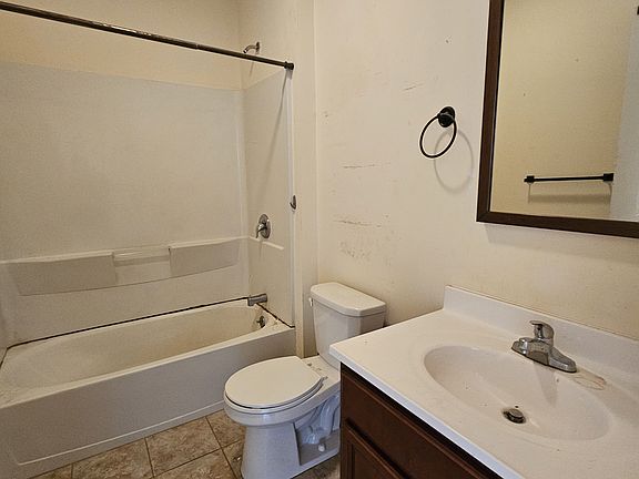 5th image of 57 Hotchkiss St #B2