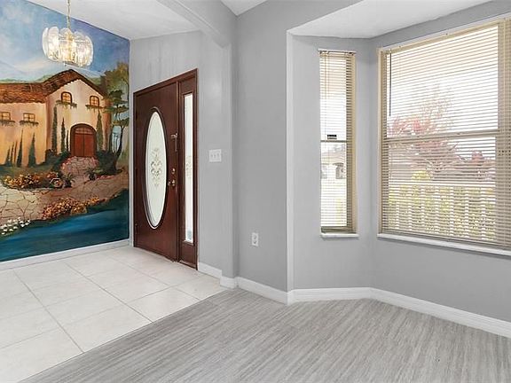 4th image of 168 Pin Oak Pl