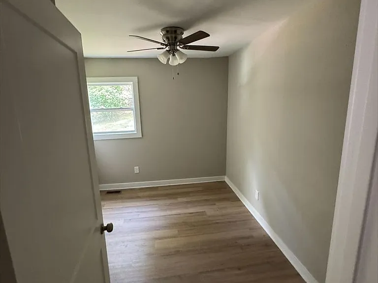 982 Webb Cir — Photo 13
