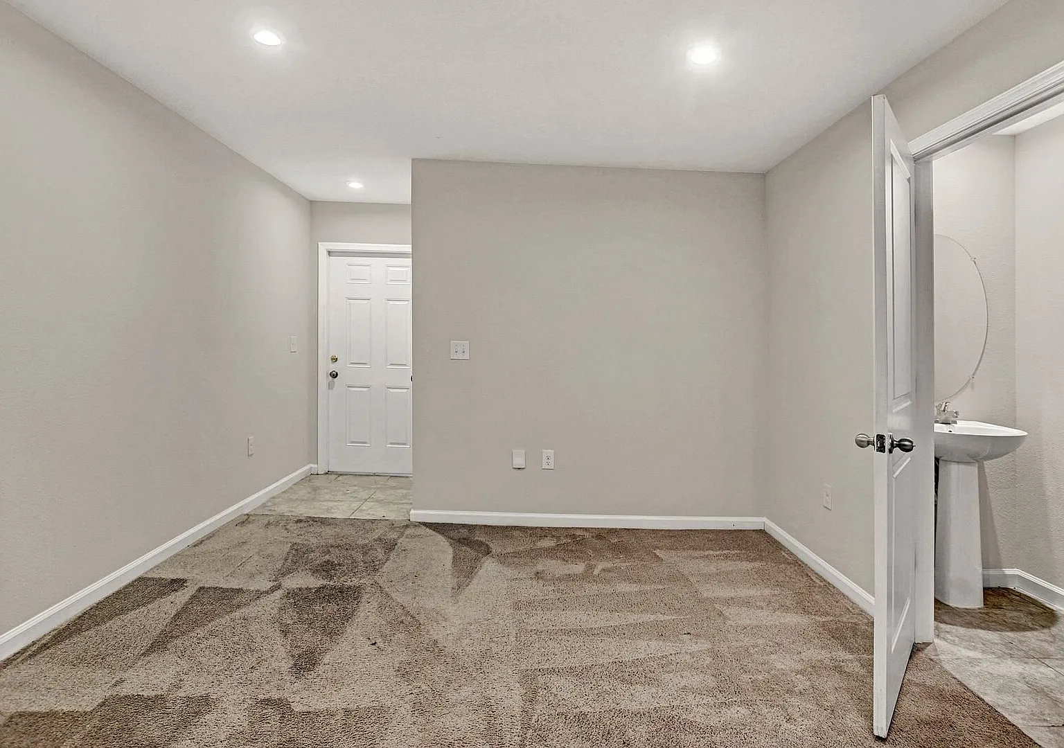 Westside 3/2.5 Townhome in Newly Developed Community || Move in Ready with Lawn Care Included! — Photo 3