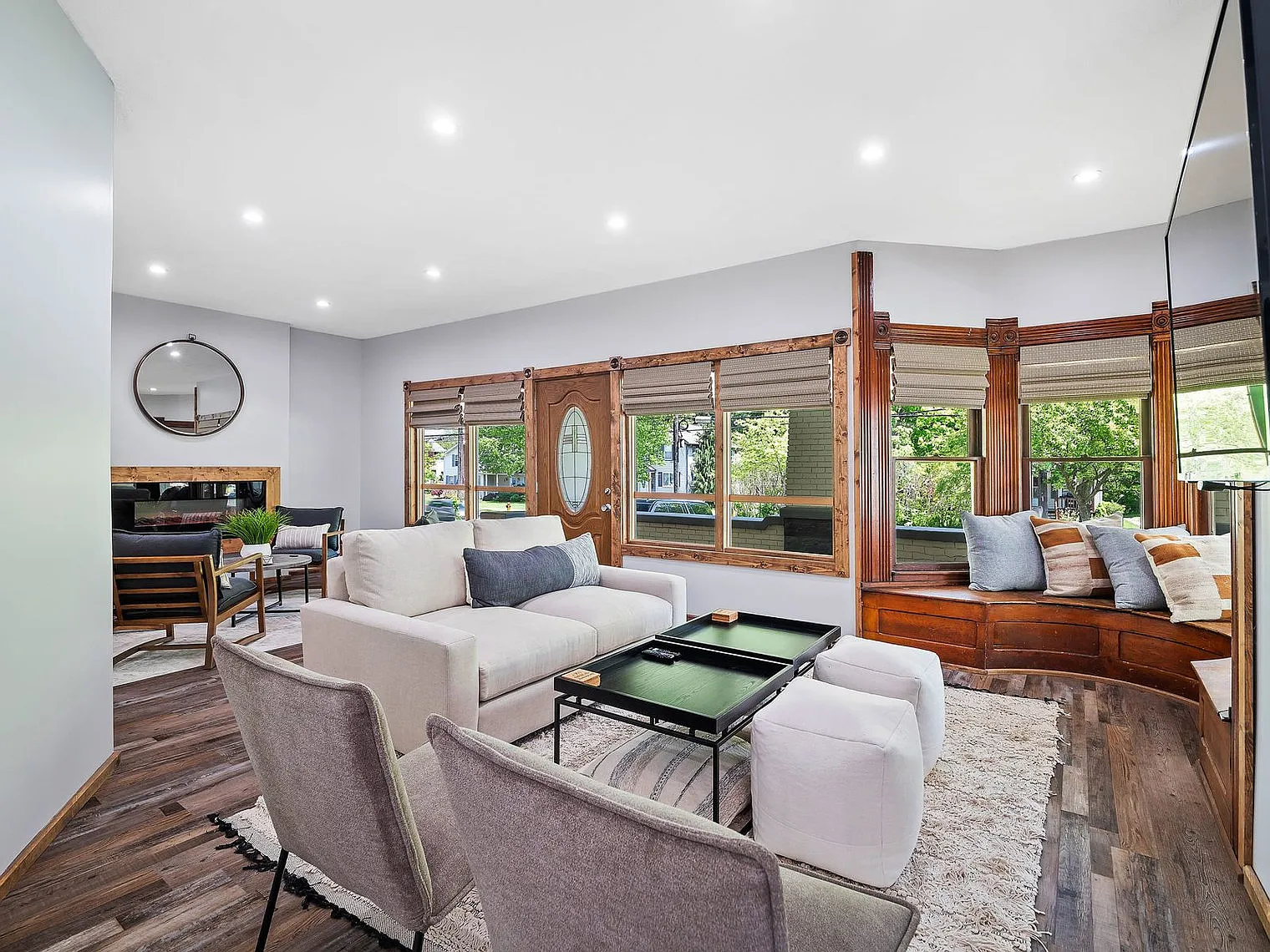 5 bed, 3.0 bath, 3186 sqft, $7,964 — Photo 1