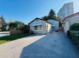 19 Helena Ct, Brampton, ON L6S 2N4