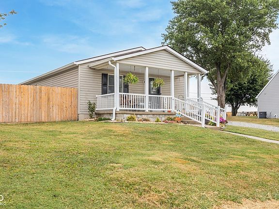 2nd image of 1084 E Pleasant Dr