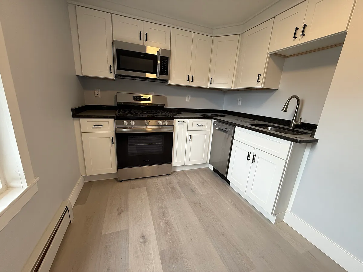Building Photo - 22 Beacon St #2