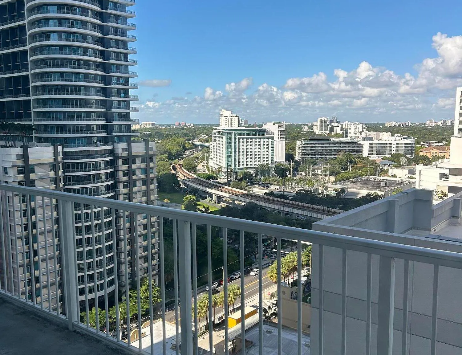 1 bed, 1.0 bath, 737 sqft, $2,650 — Photo 2