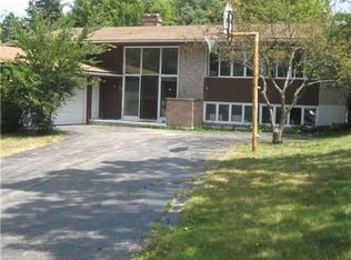 100 Fox Chapel Dr, Orchard Park, NY 14127