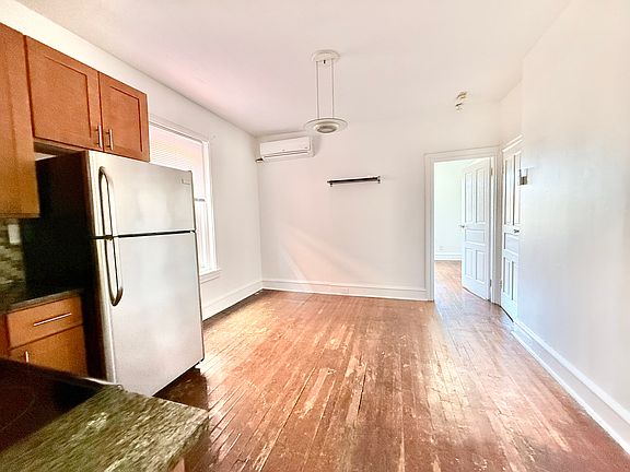 4th image of 220 Buckingham Pl #1A3