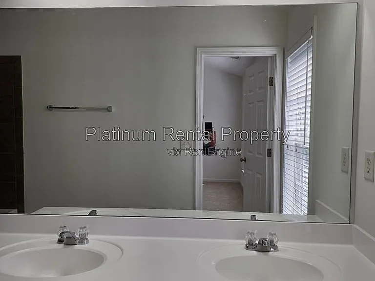 221 Balaban Cir — Photo 85
