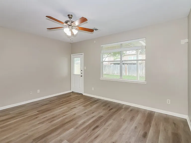 6015 Starbrook Creek Dr — Photo 4