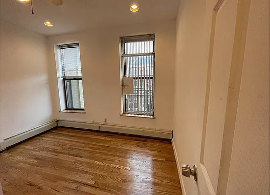 Rented by KNOCKKNOCK LLC | media 16