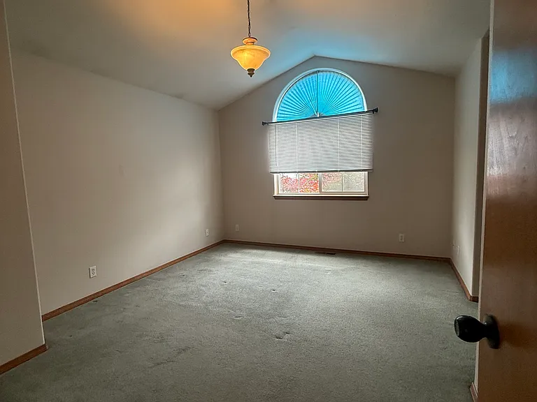 590 S Widgeon St — Photo 6