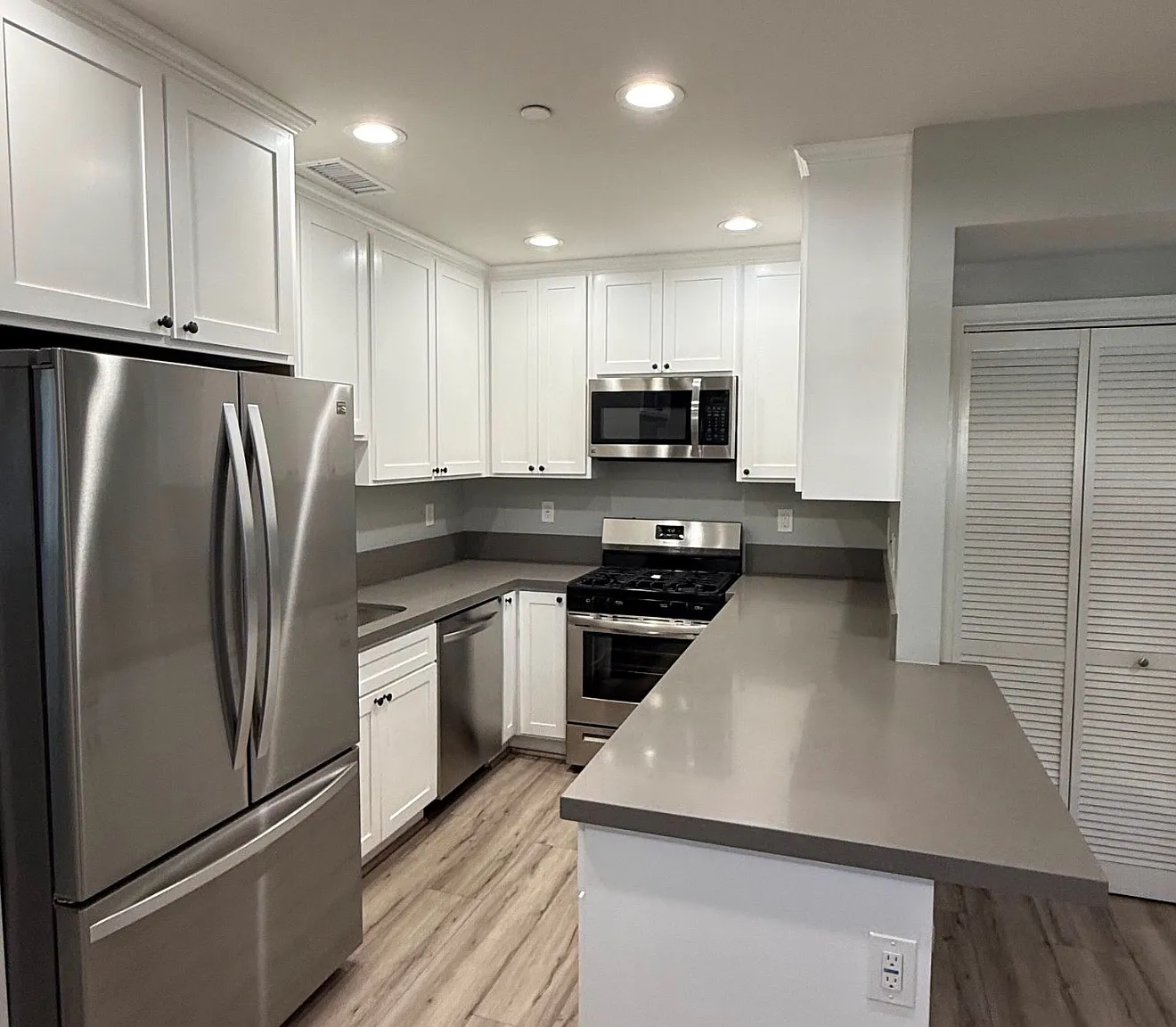 4 bed, 1354 sqft, $3,495 — Photo 3