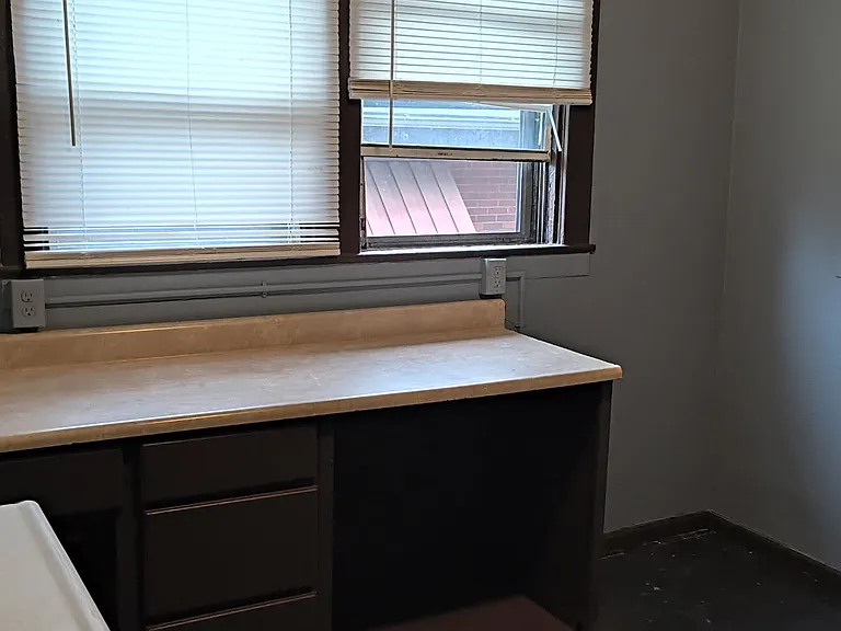 141 Madison St — Photo 12