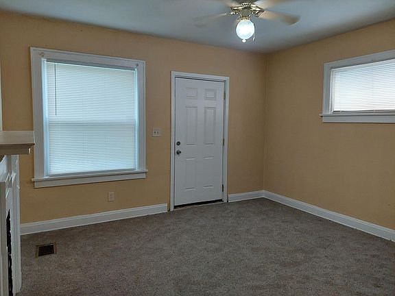 3rd image of 814 E Deshler Ave