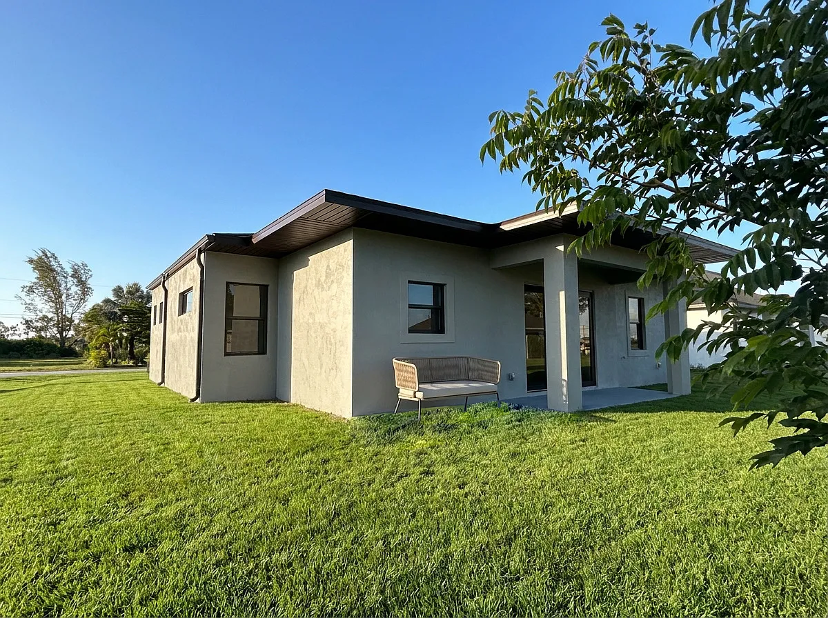 2418 NW 25th St — Photo 3