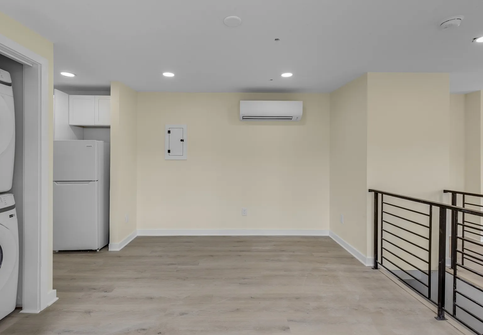 Studio, 700 sqft, $1,350 — Photo 2