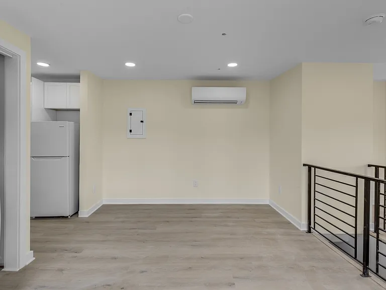 2723 E Huntingdon St #3 — Photo 2